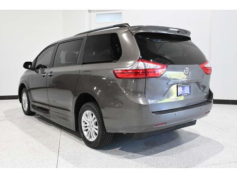 Used 2016 Toyota Sienna XLE w/ XLE Navigation Package FWD image 8