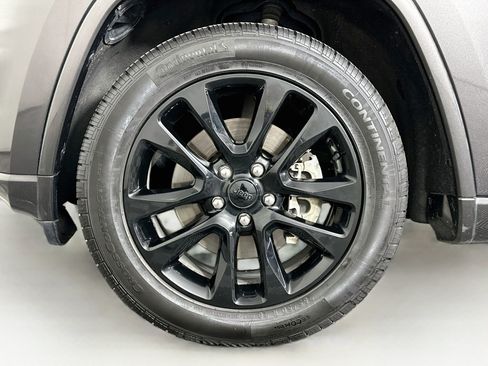 Used 2021 Jeep Grand Cherokee Laredo X RWD image 11