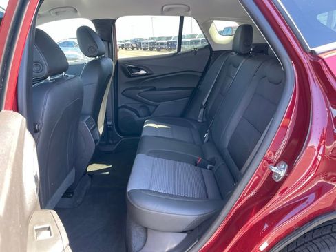 Used 2025 Chevrolet Trax LT FWD image 8