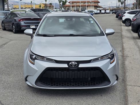 Used 2022 Toyota Corolla LE image 2