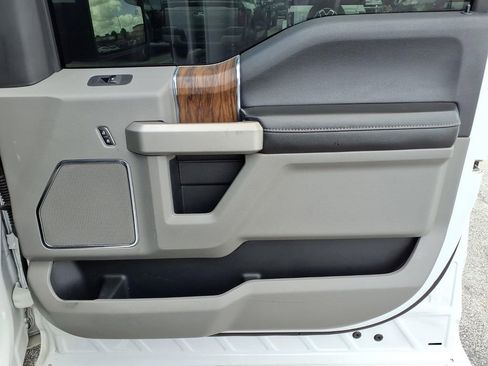 Used 2019 Ford F150 Lariat image 15