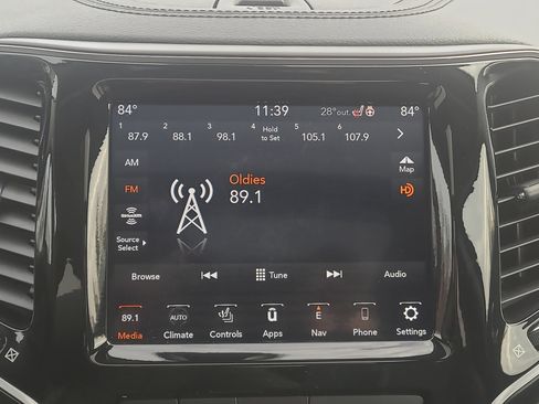 Used 2020 Jeep Cherokee Limited image 29