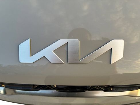 Used 2025 Kia Sorento S FWD image 31