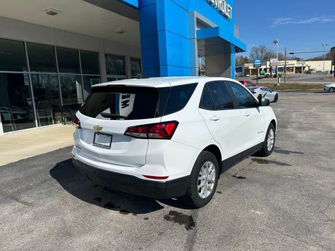 Used 2022 Chevrolet Equinox LS w/ LS Convenience Package image 3