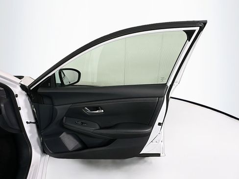 Used 2025 Nissan Sentra SV image 29