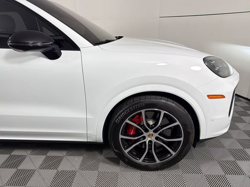 Certified 2024 Porsche Cayenne S AWD/4WD image 12
