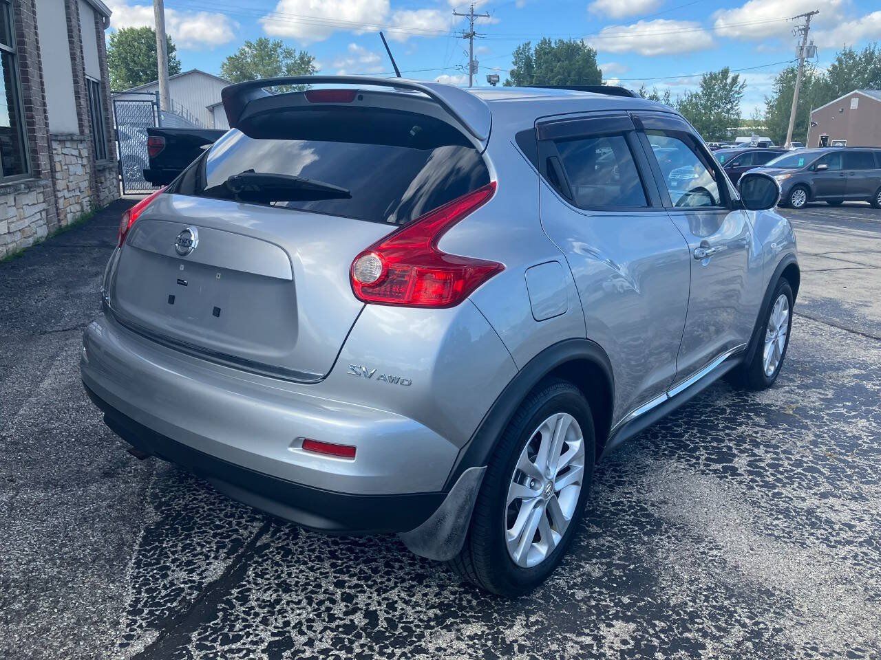 Used 2011 Nissan Juke SV AWD/4WD image 3