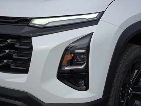 New 2026 Chevrolet Equinox LT w/ Convenience Package II FWD image 6