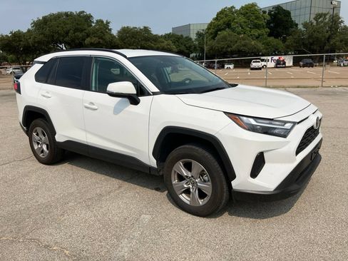 Used 2025 Toyota RAV4 XLE FWD image 3