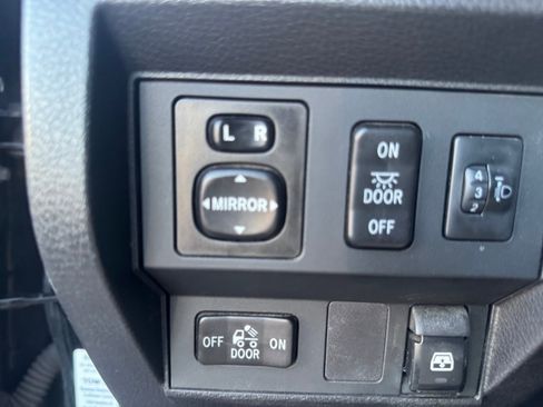 Used 2014 Toyota Tundra SR5 w/ SR5 Upgrade Package image 21