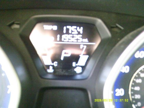 Used 2013 Hyundai Elantra Limited FWD image 11