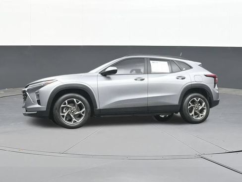 Used 2025 Chevrolet Trax LT w/ Driver Confidence Package FWD image 61