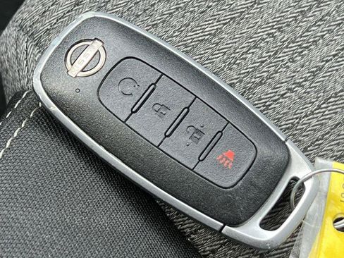 Used 2023 Nissan Rogue SV AWD/4WD image 27