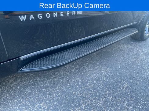 Used 2024 Jeep Wagoneer Series II w/ Flexible Seating Group RWD image 7