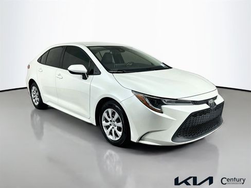 Used 2020 Toyota Corolla LE FWD image 3