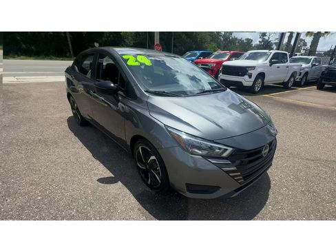Used 2024 Nissan Versa SR FWD image 8