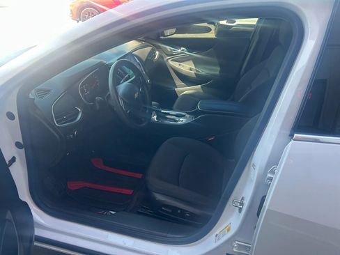 Used 2022 Chevrolet Malibu LT FWD image 3