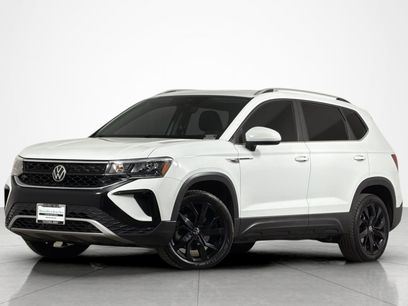 Used 2022 Volkswagen Taos SE w/ Panoramic Sunroof Package