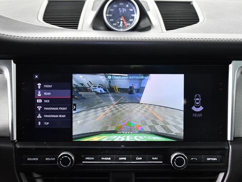 Used 2020 Porsche Macan Turbo image 17
