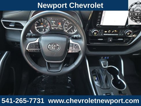 Used 2022 Toyota Highlander XLE image 15