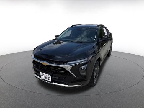 Used 2025 Chevrolet Trax LT FWD image 7
