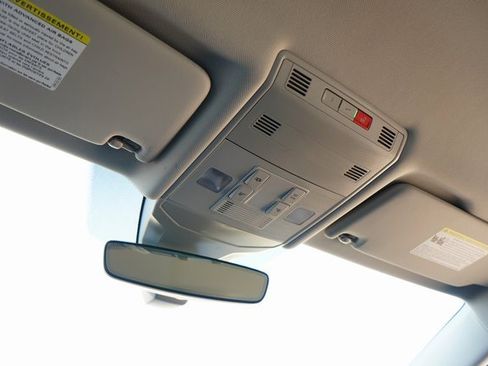 Used 2023 Volkswagen Jetta SE image 18