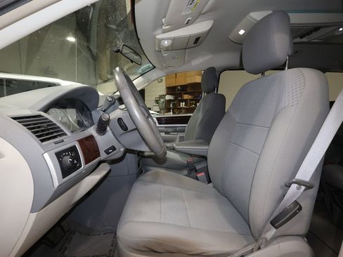 Used 2010 Chrysler Town & Country Touring image 11