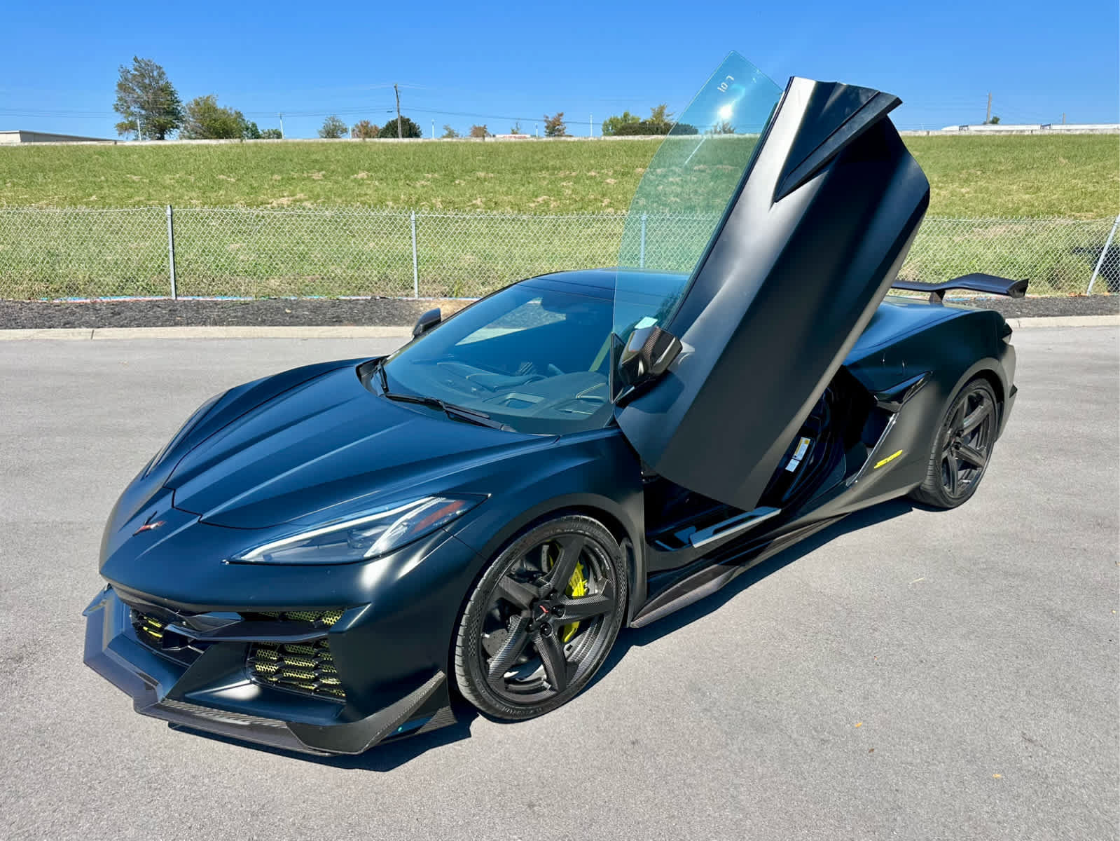 Used 2023 Chevrolet Corvette Z06 w/ Z07 Performance Package RWD image 28