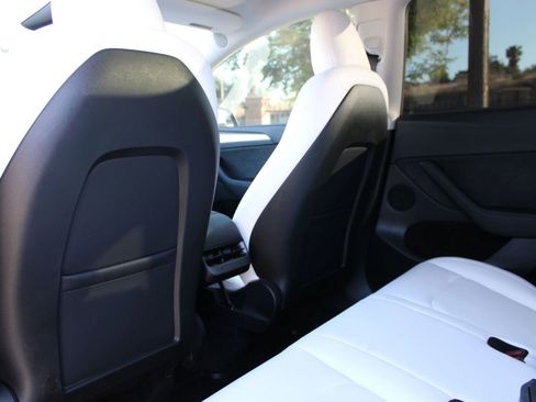 Used 2024 Tesla Model Y 2WD image 18