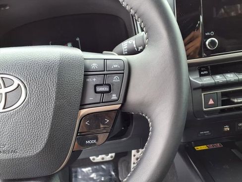 Used 2025 Toyota Camry SE image 16