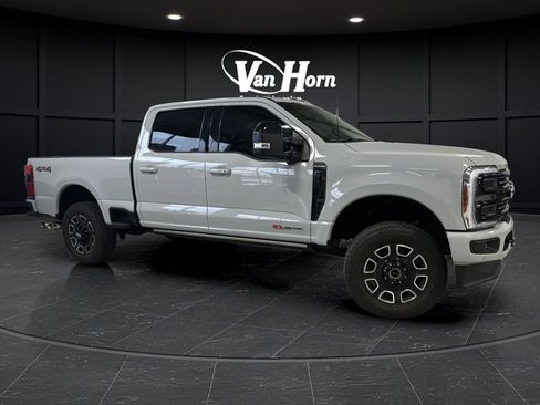 Used 2026 Ford F250 Platinum AWD/4WD image 2