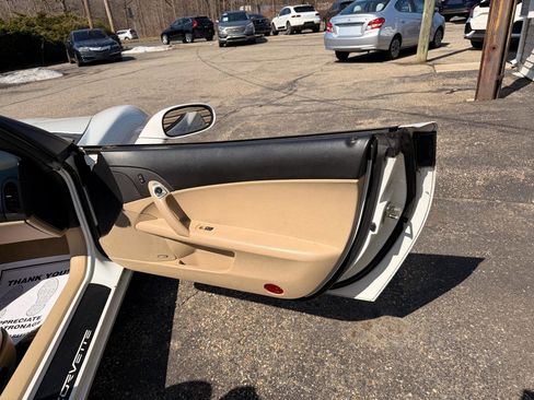 Used 2006 Chevrolet Corvette Convertible w/ Preferred Equipment Group image 27