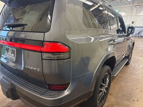 Used 2024 Lexus GX 550 w/ Accessory Package (2T) AWD/4WD image 8