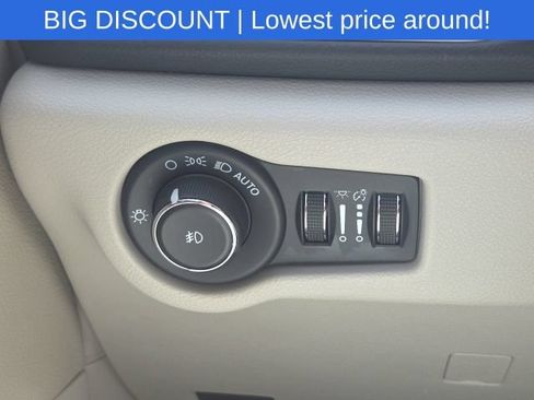 Used 2023 Chrysler Pacifica Touring-L FWD image 31