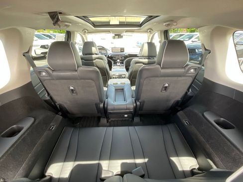 Certified 2023 Acura MDX SH-AWD w/ Advance Package image 24