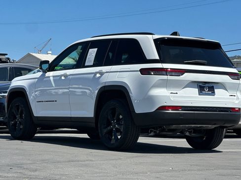 Used 2025 Jeep Grand Cherokee Limited w/ Black Appearance Package AWD/4WD image 6