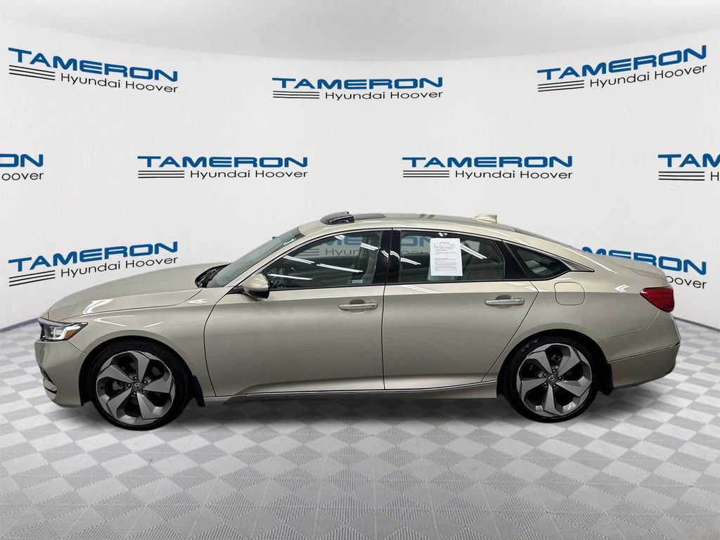 Used 2018 Honda Accord Touring image 2