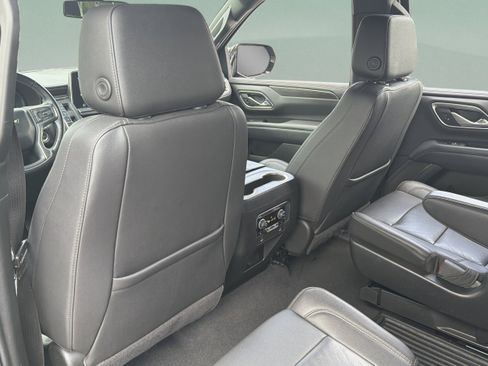 Used 2022 Chevrolet Suburban LT w/ Luxury Package AWD/4WD image 23