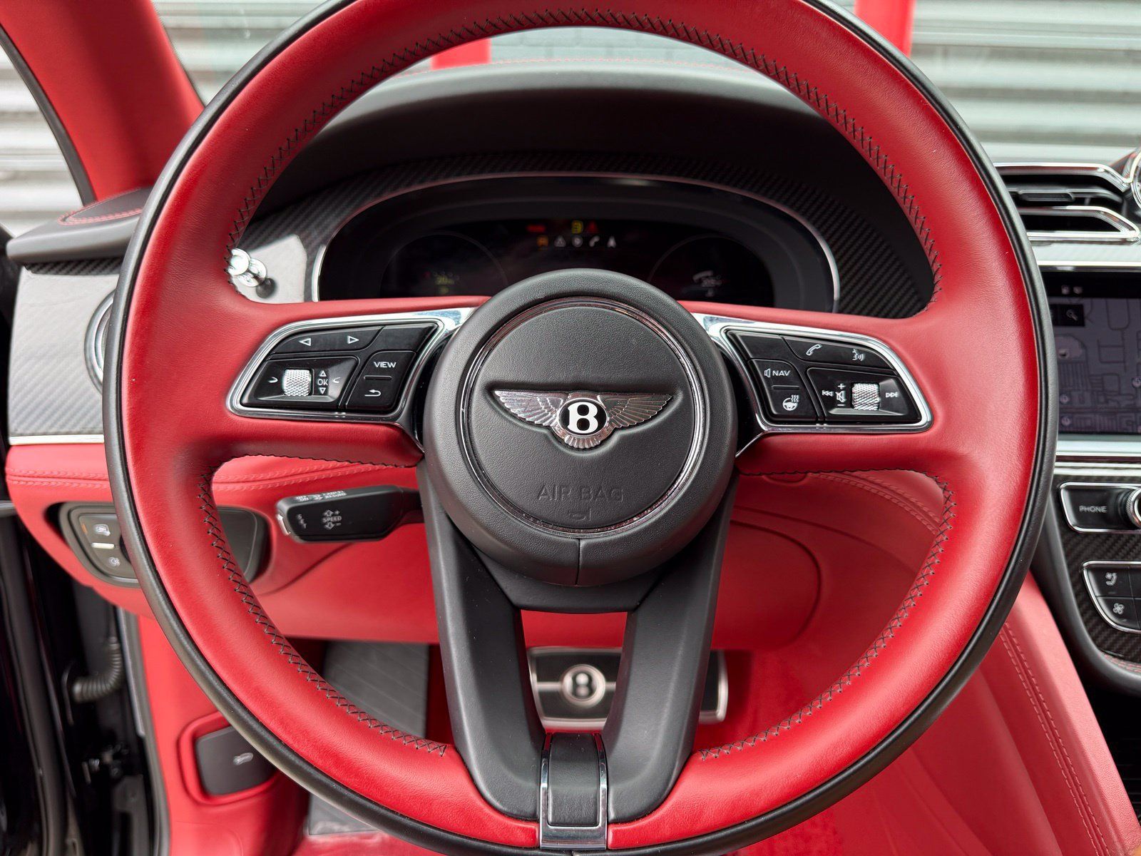 Used 2021 Bentley Bentayga AWD/4WD image 25