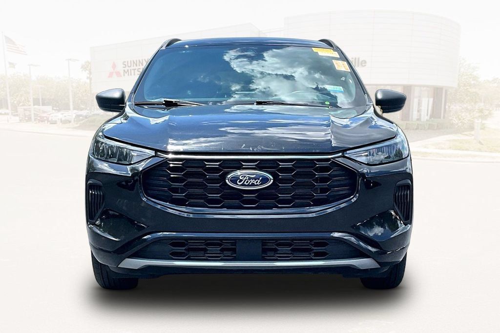 Used 2023 Ford Escape ST-Line AWD/4WD image 2