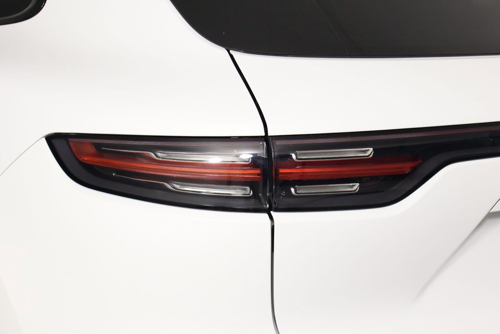 Certified 2022 Porsche Cayenne Platinum Edition AWD/4WD image 21