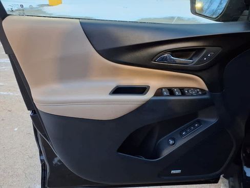 Used 2023 Chevrolet Equinox Premier image 8