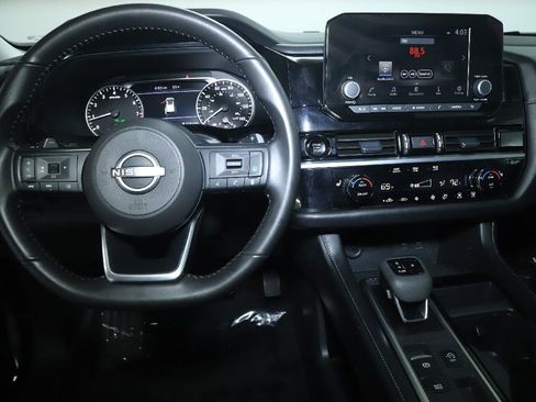 Certified 2025 Nissan Pathfinder SV FWD image 21
