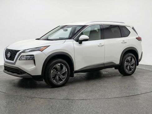 Used 2025 Nissan Rogue SV image 3