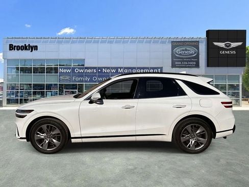 Used 2025 Genesis GV70 3.5T Sport image 8