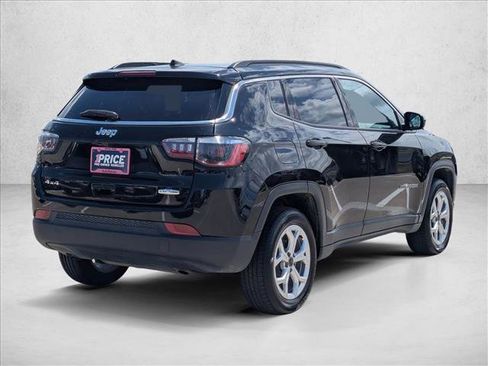 Used 2025 Jeep Compass Latitude w/ Sun & Sound Group AWD/4WD image 5