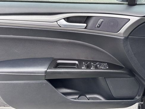 Used 2017 Ford Fusion SE image 12