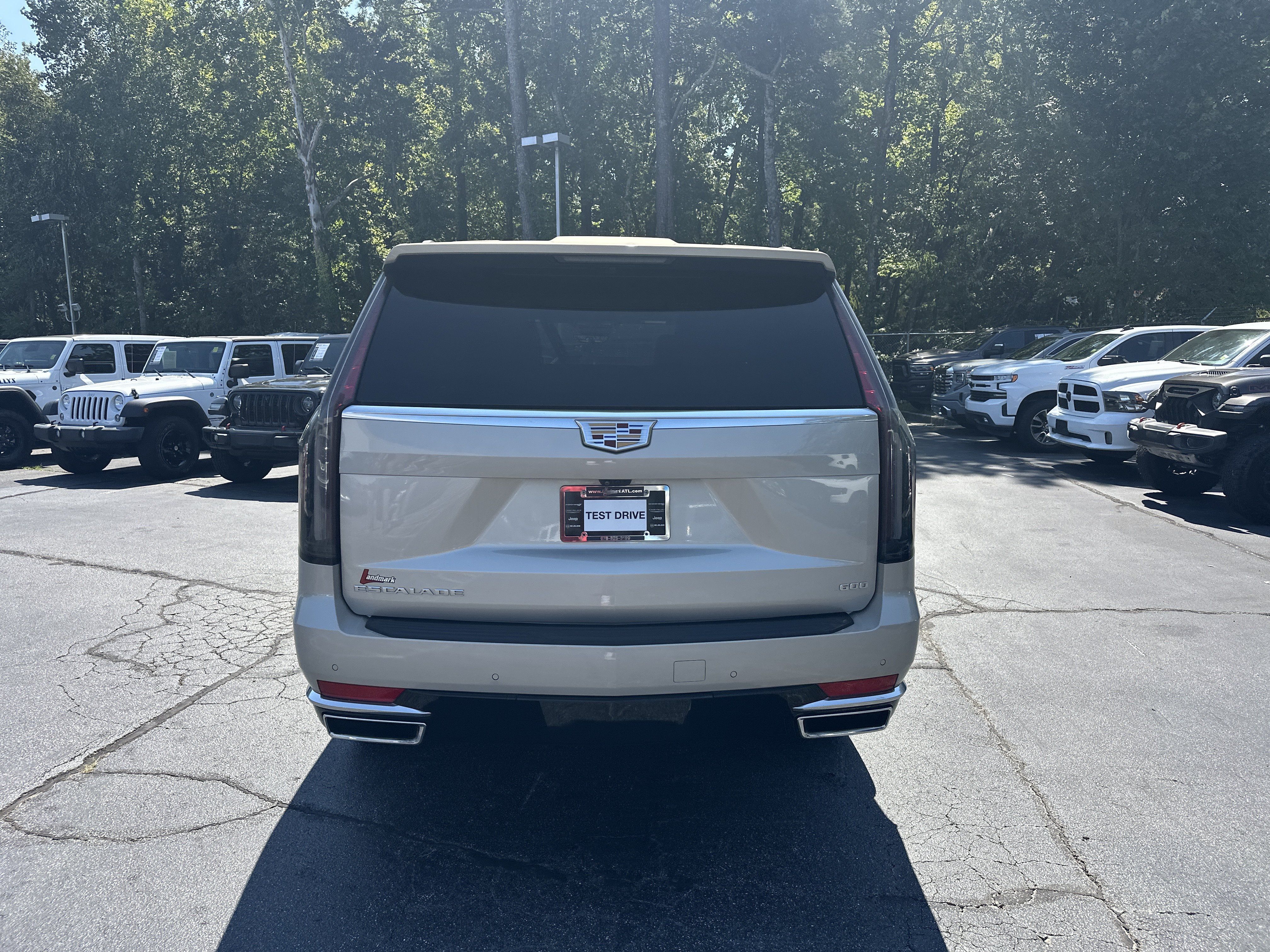 Used 2022 Cadillac Escalade ESV Premium Luxury AWD/4WD image 8