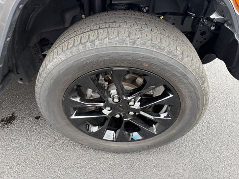 Used 2023 Jeep Wrangler Unlimited Sahara AWD/4WD image 23