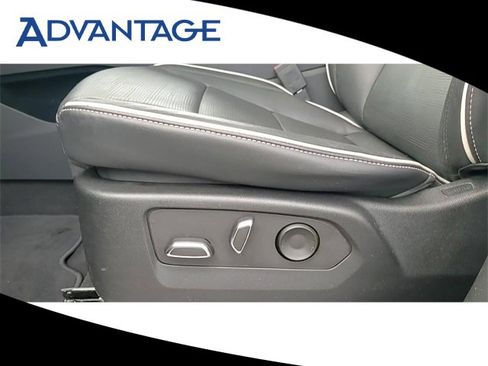 Used 2022 Cadillac Escalade Premium Luxury image 14